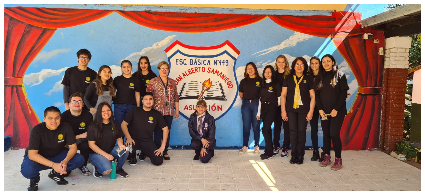 Foto grupal de futuros docentes de la FACEN y las docentes implementadoras del Proyecto KOSKO en la Escuela Nro. 449 Juan Alberto Samaniego, 12-10-2022.